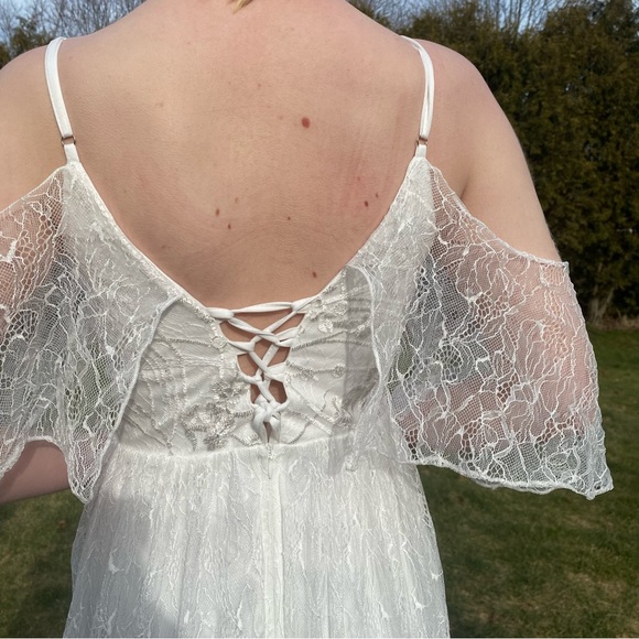 white wedding dress/gown - Picture 6 of 6